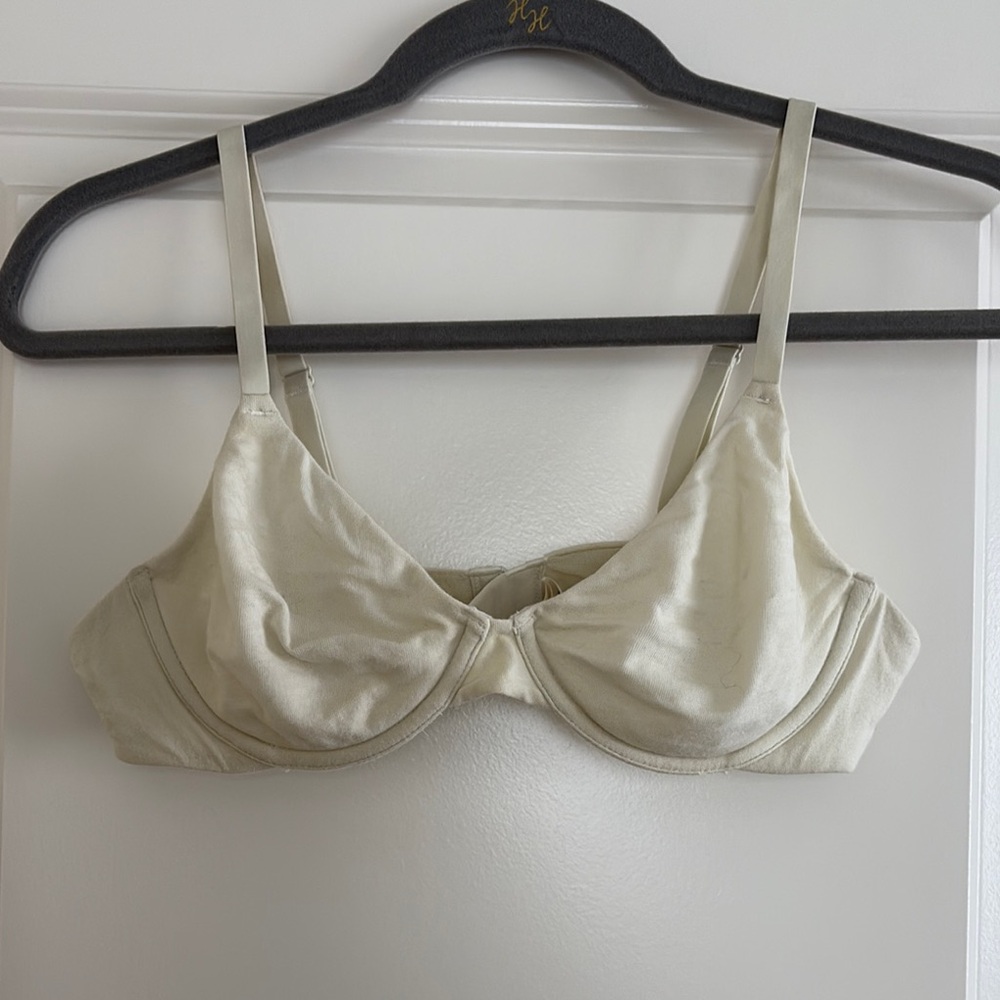 SKIMS Cream Underwire Bra with Adjustable Straps